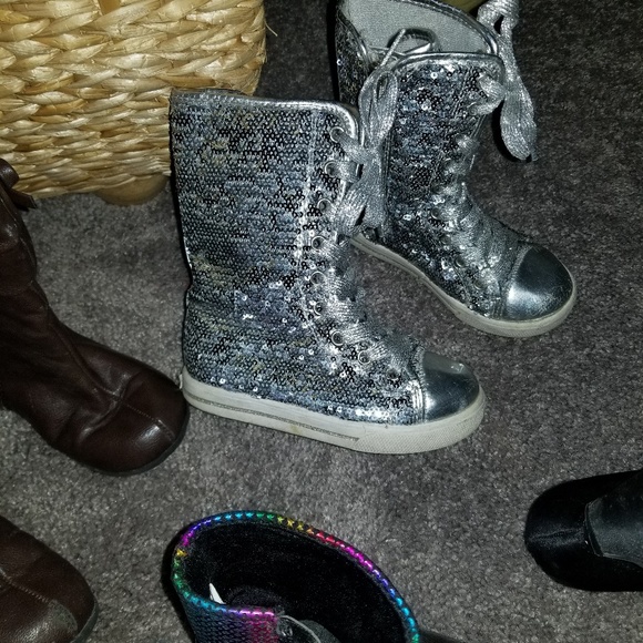 Sz 8 toddler shoes & boots - Picture 5 of 5